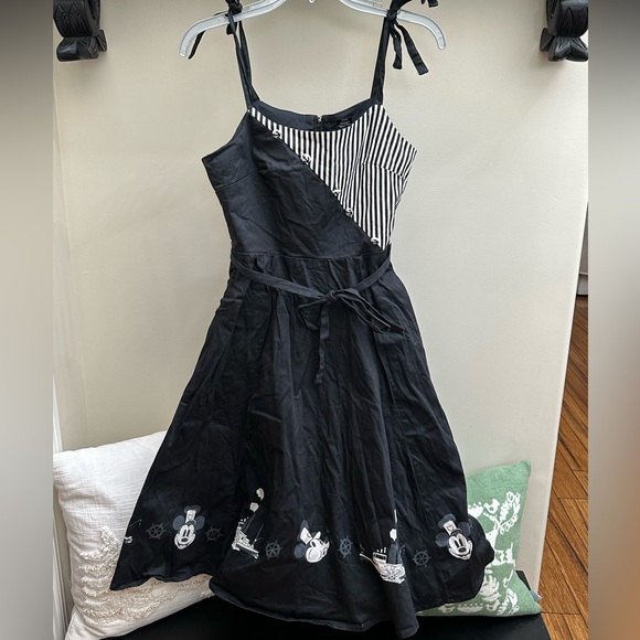 Her Universe Disney Steamboat Willie Retro Dress EUC size Small Disney Cruise - Picture 6 of 6